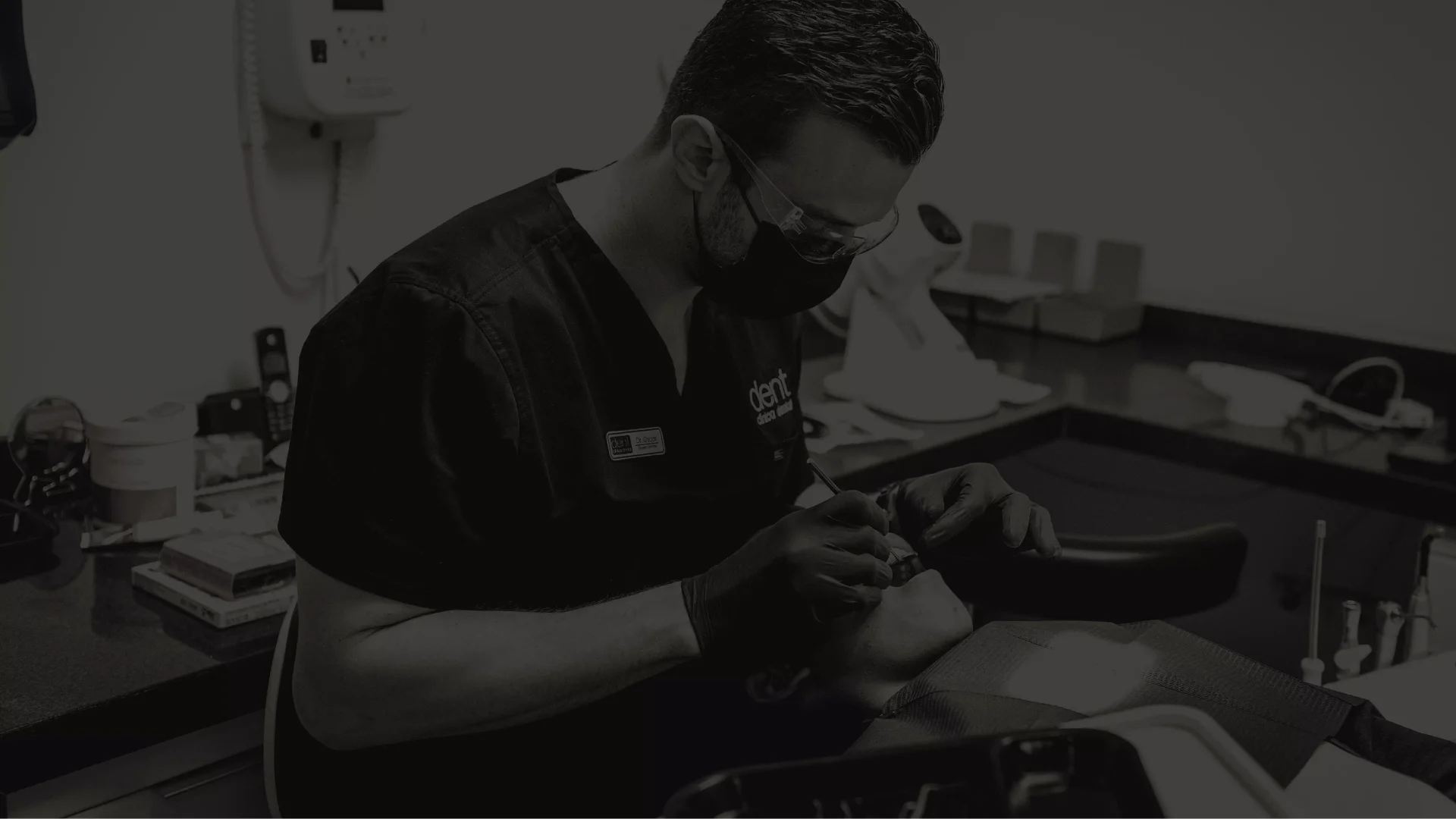 Especialistas de Dent Clínica Dental atendiendo pacientes (3)
